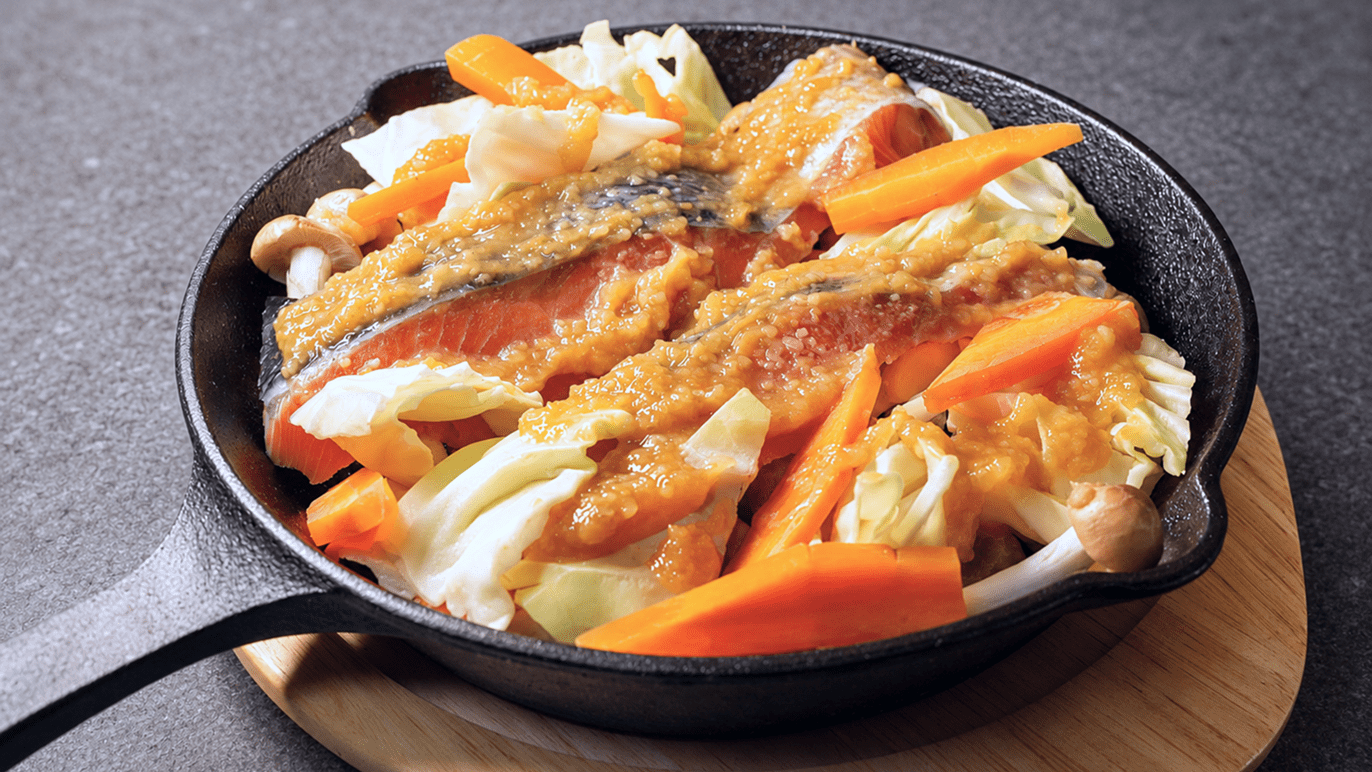 調理前のサーモンと野菜